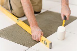 pose carrelage Home improvement, renovation - handyman laying tile