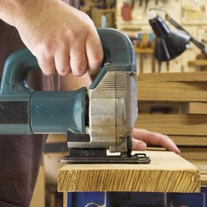 utiliser une scie sauteuse
