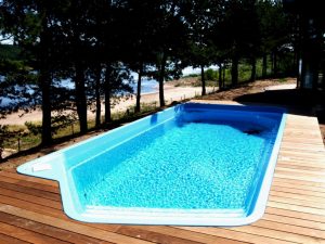 Comment choisir une piscine en polyester?