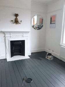 Comment peindre le sol de sa maison en 4 étapes comme un professionnel ?