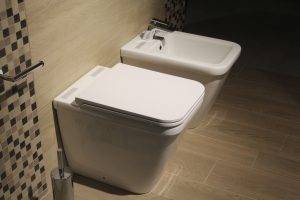 Comment changer un abattant de WC ?