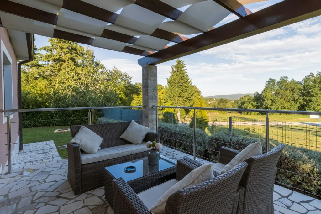 Une terrasse en carrelage